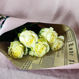 Букет из 5 белых роз (60-70 см)